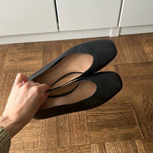 Barneys New York Shoes - Barneys New York Leather Flats Black Size 8B Great condition